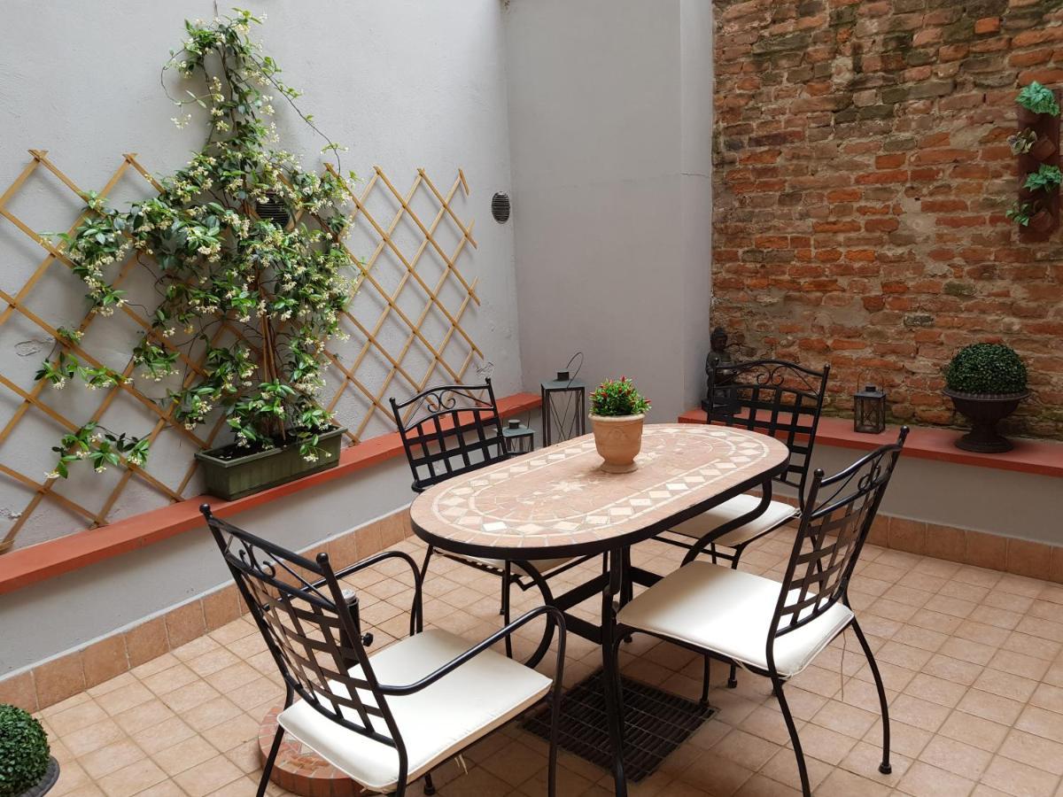Nell'Antico Ghetto Ebraico Apartment แฟร์รารา ภายนอก รูปภาพ