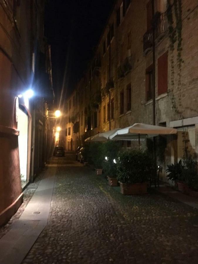 Nell'Antico Ghetto Ebraico Apartment แฟร์รารา ภายนอก รูปภาพ