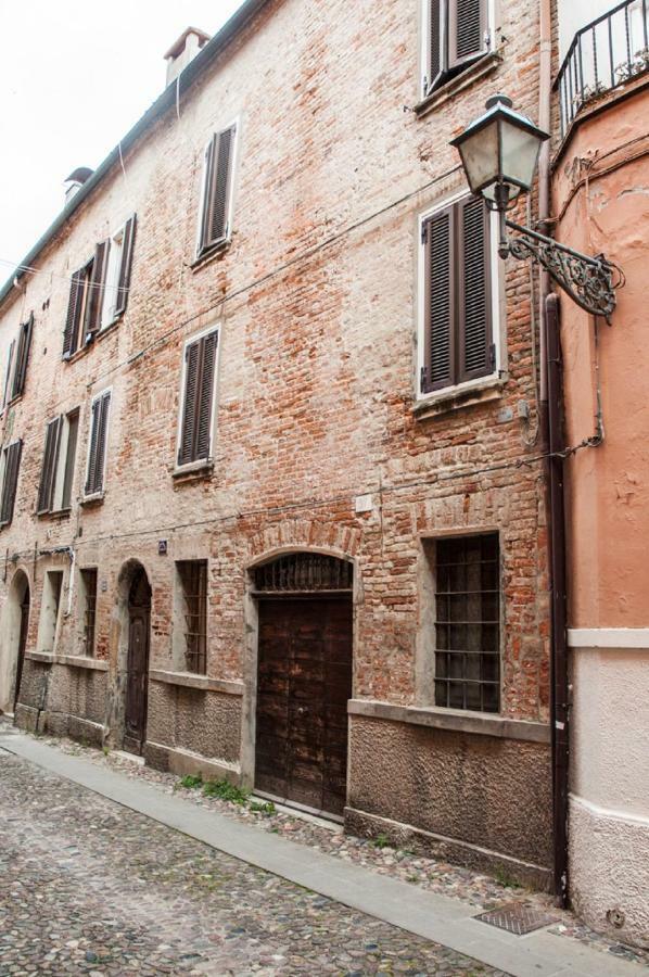 Nell'Antico Ghetto Ebraico Apartment แฟร์รารา ภายนอก รูปภาพ